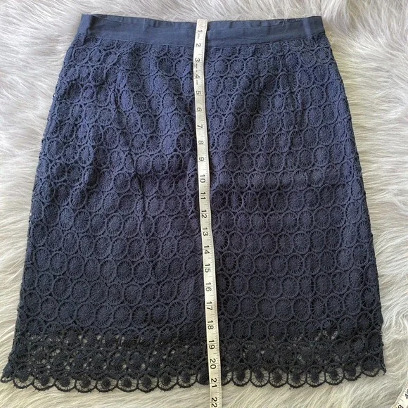 Ann Taylor Loft Sz 6 Womens Navy Blue Crochet Eyelet Skirt Knee Length Lined - Picture 10 of 11